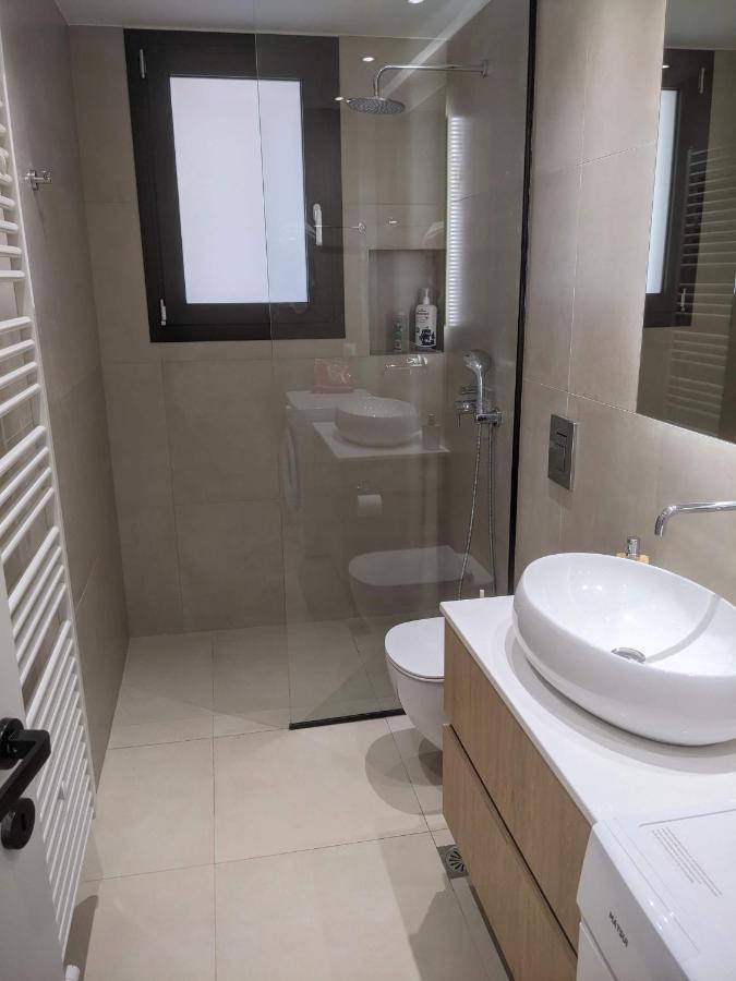 2br Next To Lagoon Lefkáda