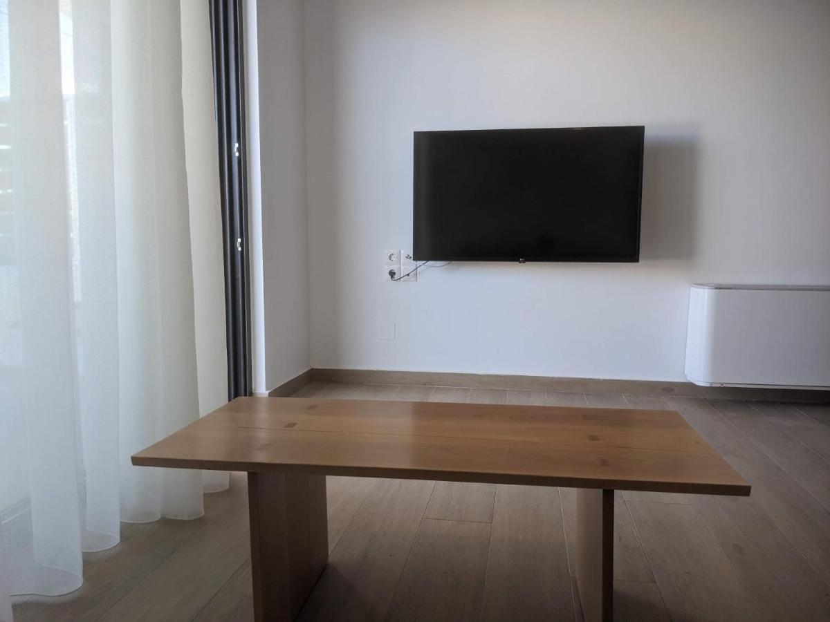 2br Next To Lagoon Apartment